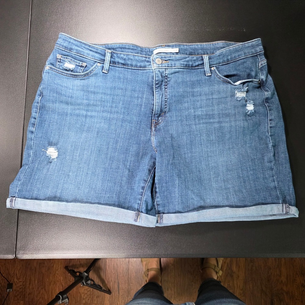 Levi's Classic Shorts 22W Medium Wash Distressed Cuffed Denim Blue